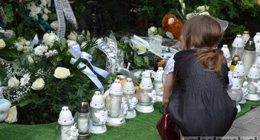 Zabójstwo 3 latka z Włocławka wstrząsnęło całą Polską. Sprawa matki chłopca i jej konkubenta wróciła na wokandę