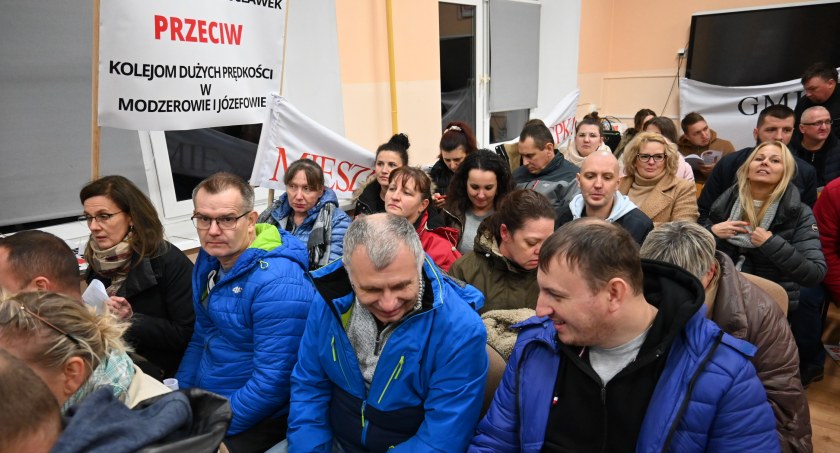 Tłumy podczas konsultacji w sprawie CPK w Modzerowie 