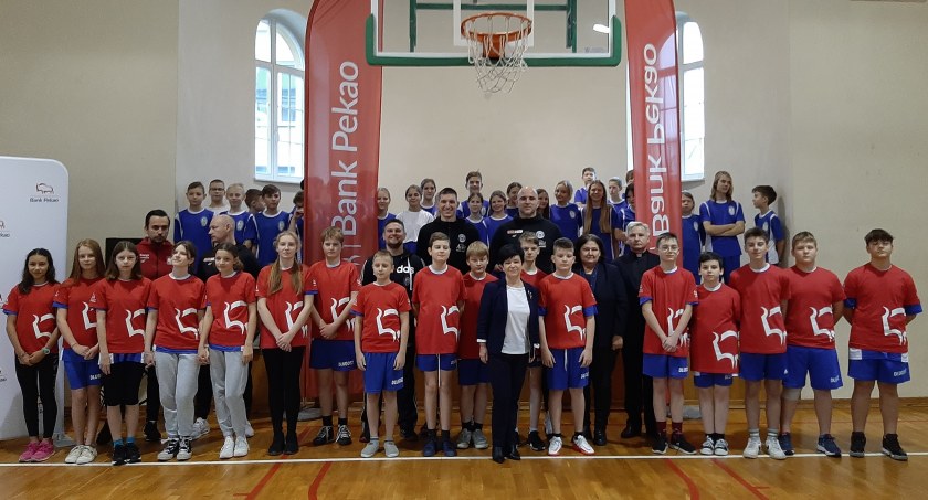  Koszykarze reprezentacji polskiej  i ANWIL Włocławek w Długoszu