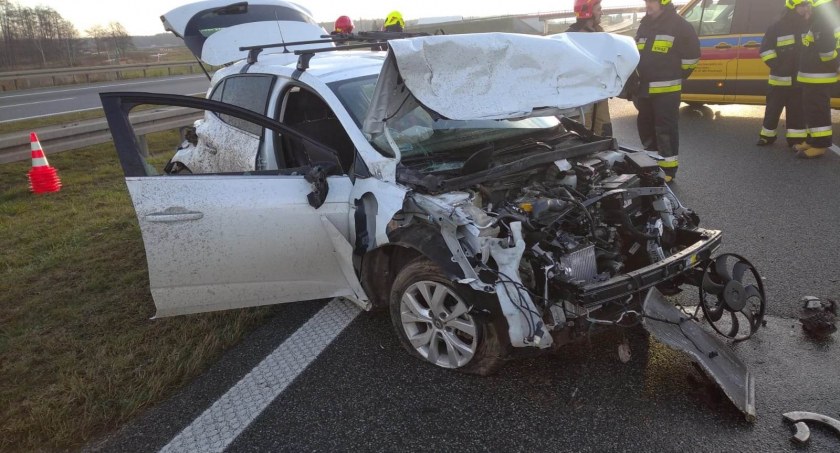 Wypadek na A1. Jedna osoba w szpitalu [ZDJĘCIA]