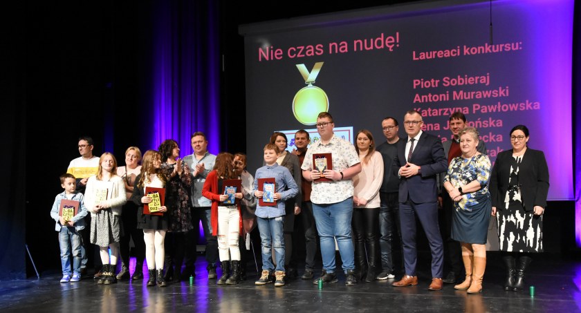 W Brześciu Kujawskim nagrodzono laureatów konkursu Nie czas na nudę. Wręczono też WIKTORY Przyjaciel Szkoły [ZDJĘCIA]