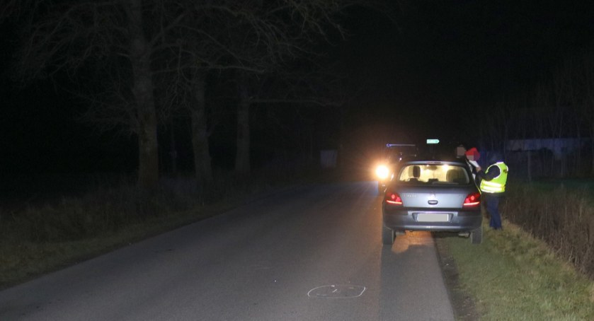 21-latek potrącił pieszego bez odblasków. Mężczyzna był pod wpływem alkoholu [ZDJĘCIA]