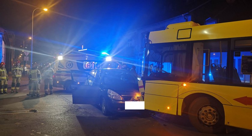Autobus MPK zderzył się z renault we Włocławku. Materiały sprawy trafią do sądu