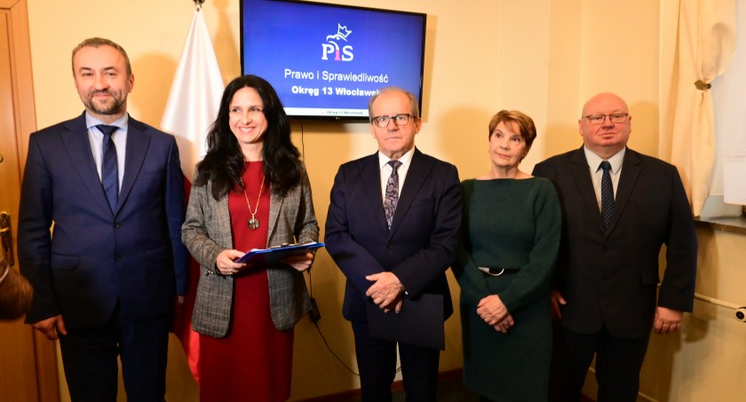 PiS we Włocławku rozlicza PO z podniesienia wieku emerytalnego