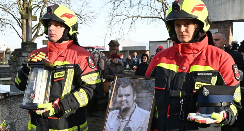 Pogrzeb  Pawła Czarniaka z Włocławka. W ostatnim pożegnaniu  uczestniczyły tłumy