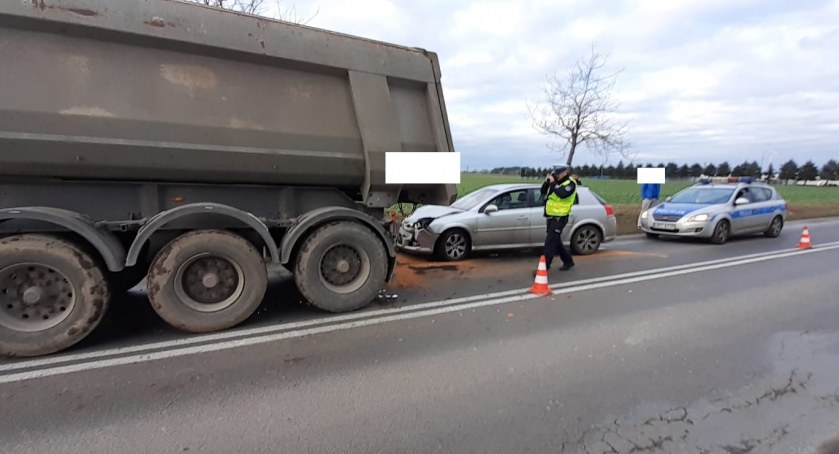 Opel zderzył się ze scanią w powiecie włocławskim [ZDJĘCIA]