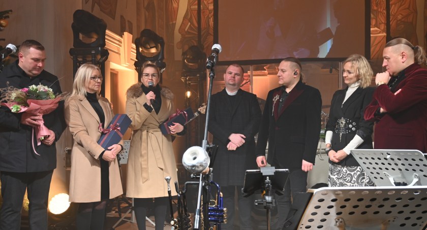 Kolędowanie w wykonaniu Golec uOrkiestry w Kruszynie [ZDJĘCIA, VIDEO]
