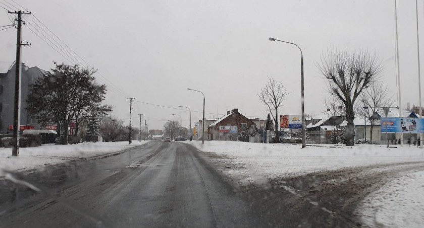 IMGW ostrzega. Będzie bardzo ślisko na drogach i chodnikach Włocławka i powiatu