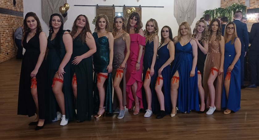 Studniówka 2023 Lubraniec Marysin: Zespół Szkół im. Marii Grodzickiej [ZDJĘCIA]