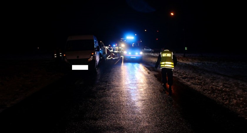 Tragedia na drodze w regionie. Laweta najechała na leżącego mężczyznę