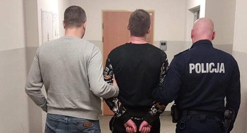 20 i 23-latek rzucili się na policjantów podczas domowej awantury. Grozi im długoletnie więzienie