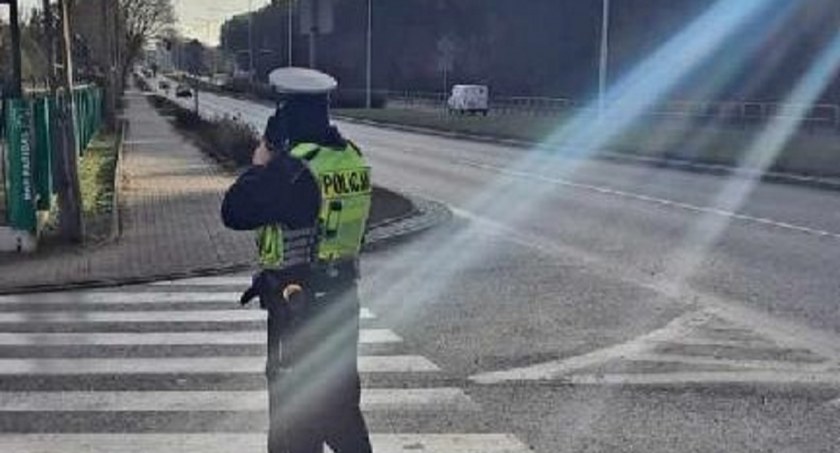 Policyjna akcja na drogach. 90 wykroczeń kierowców i pieszych. Kto częściej karany?
