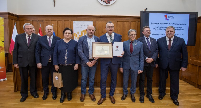 Umowy podpisane. Kolejne inwestycje w Brześciu Kujawskim, Gminie Włocławek, Gminie Boniewo i Gminie Lubień Kujawski