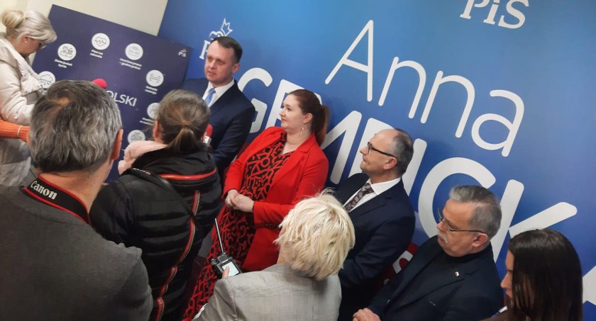 Poseł Anna Gembicka o nowych wozach dla strażaków 