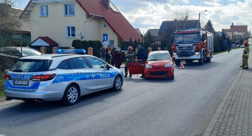 Zderzenie dwóch pojazdów w regionie. Kierowca volvo nie ustąpił pierwszeństwa