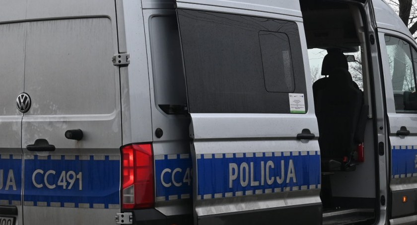 Zaprosili znajomego na świąteczne spotkanie. Związali go a potem okradli