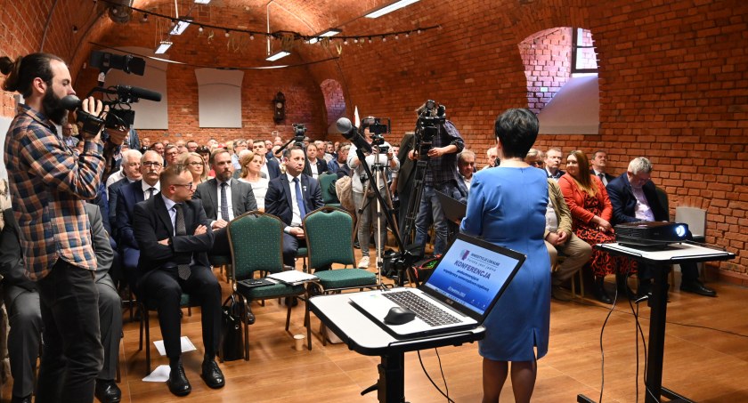 Konferencja prasowa we Włocławku  Inwestycje Lokalne – Polska jest jedna (ZDJĘCIA)