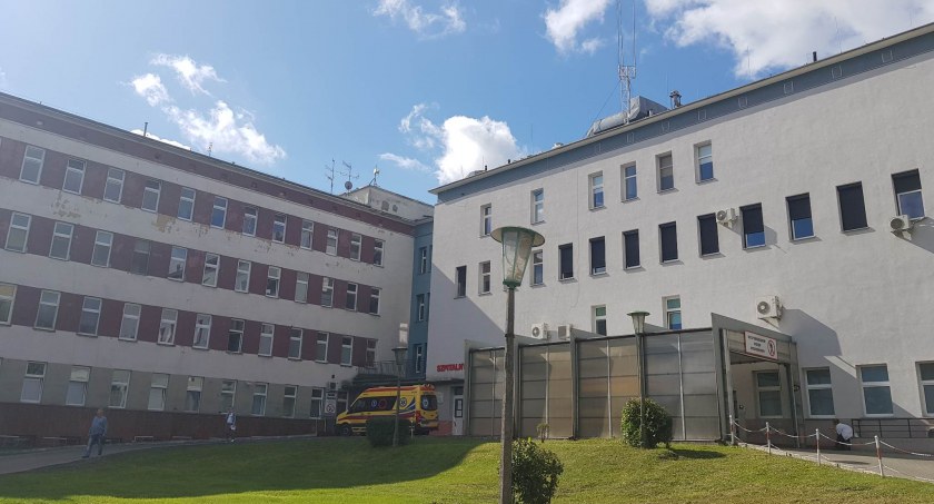 Szpital we Włocławku wstrzymuje przyjęcia na dwa oddziały. Jest komunikat