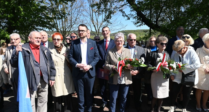 Obchody 1 maja we Włocławku. Lewica uczciła Święto Pracy [ZDJĘCIA]