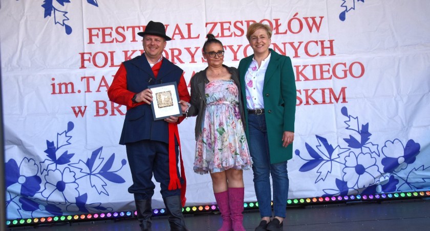 Festiwal Zespołów Folklorystycznych w Brześciu Kujawskim 2023. Tak świętują majówkę [ZDJĘCIA]