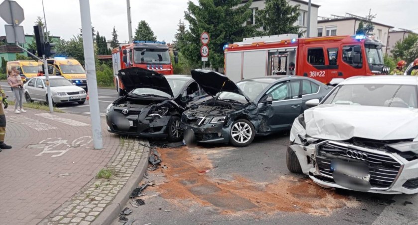 Zderzenie trzech samochodów we Włocławku