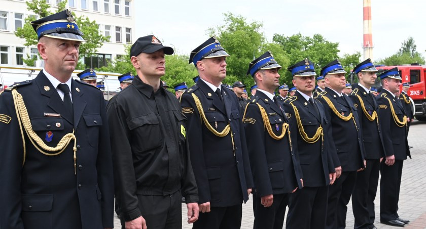 Powiatowy Dzień Strażaka 2023 we Włocławku. Były awanse i odznaczenia za ofiarną służbę [LISTA]