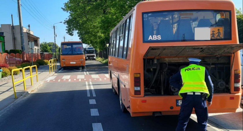 Niesprawne autokary miały zawieźć dzieci na wycieczkę