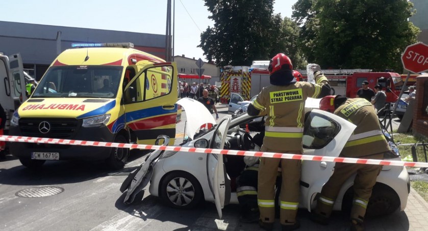 Zderzenie dwóch pojazdów w Lubrańcu. 4 osoby trafiły do szpitala