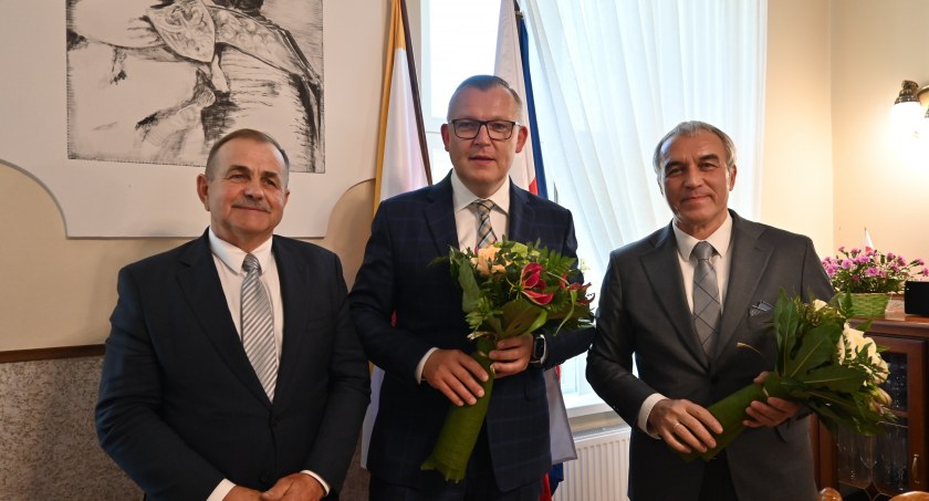 Jednogłośne wotum zaufania i absolutorium dla burmistrza Tomasza Chymkowskiego