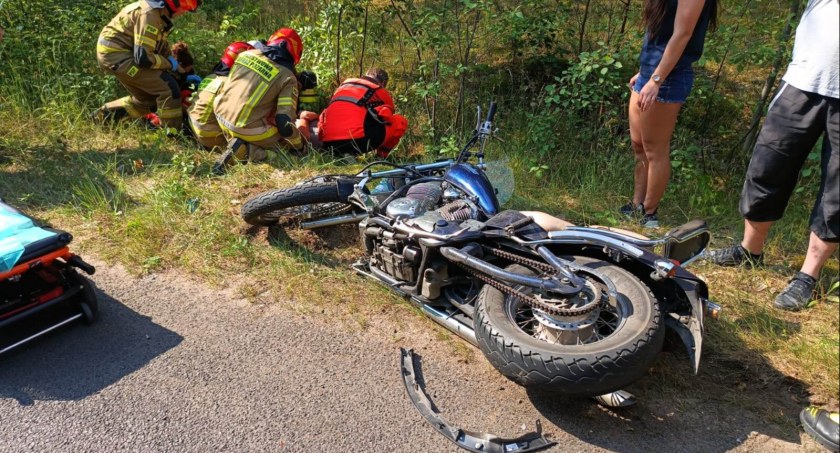 Wypadek w miejscowości Cyprianka. 51-letni motocyklista przewieziony do szpitala