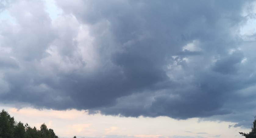 Burza z gradem nadciąga nad Włocławek i okolice. IMGW wydało ostrzeżenie