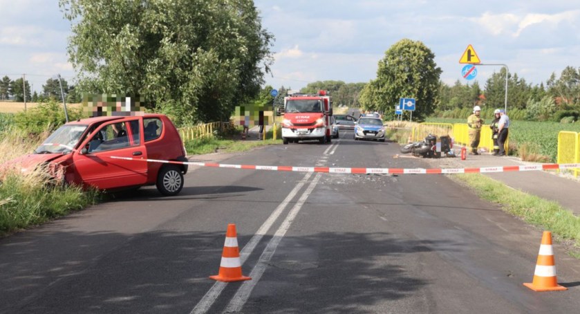 Wypadek 31-letniego motocyklisty. Z obrażeniami trafił do szpitala. Kierujący fiatem pod wpływem narkotyków