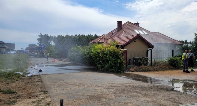 Wyciek gazu w Kątach w powiecie włocławskim. Ewakuowano mieszkańców. 8 jednostek straży w akcji [ZDJĘCIA]