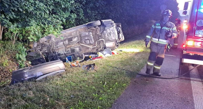 Dachowanie Toyoty w regionie. 38-latek był kompletnie pijany [ZDJĘCIA]