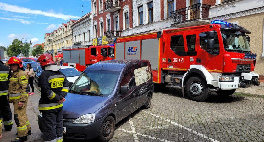 Akcja strażaków na Placu Wolności we Włocławku. Rozszczelniła się butla z gazem 