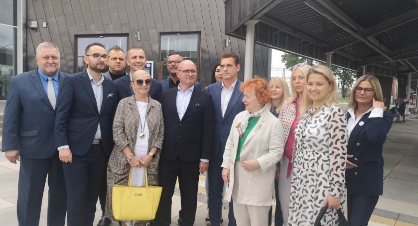 Prezydent Wojtkowski, władze miasta nie zaproszone na otwarcie nowego dworca. Nie zgadzają się z takimi standardami [VIDEO]