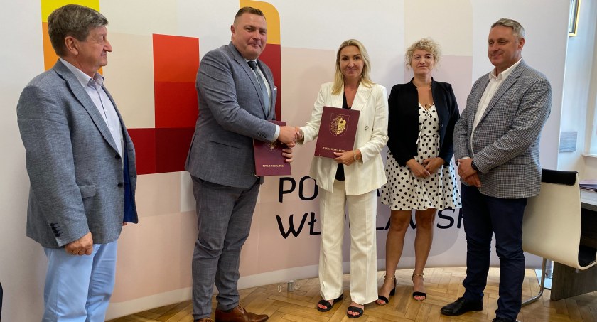 Kolejne drogi powiatu włocławskiego do remontu. Podpisano umowy na rekonstrukcje