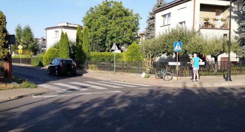 Wypadek w regionie. Rowerzystka wjechała na przejście dla pieszych i uderzyła w Forda