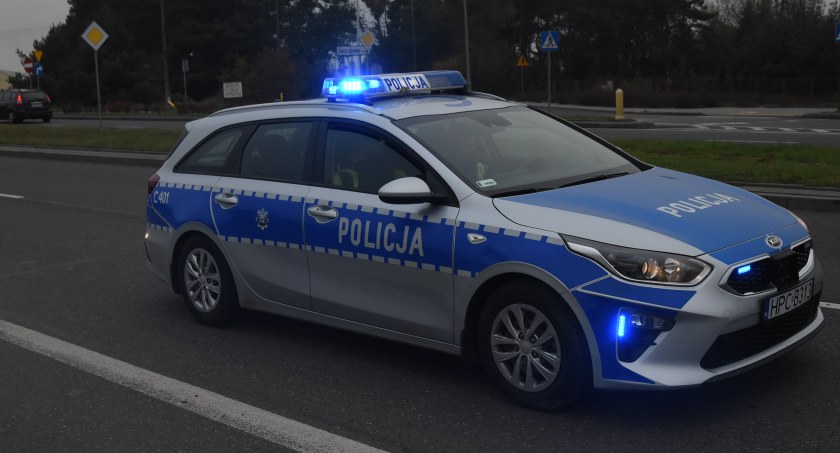 Pijany kierowca Peugeota rozbijał inne samochody na parkingu na Toruńskiej we Włocławku