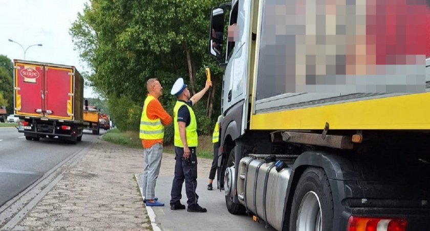 Kontrole policjantów i inspektorów WIOŚ na DK 62. Co sprawdzają?