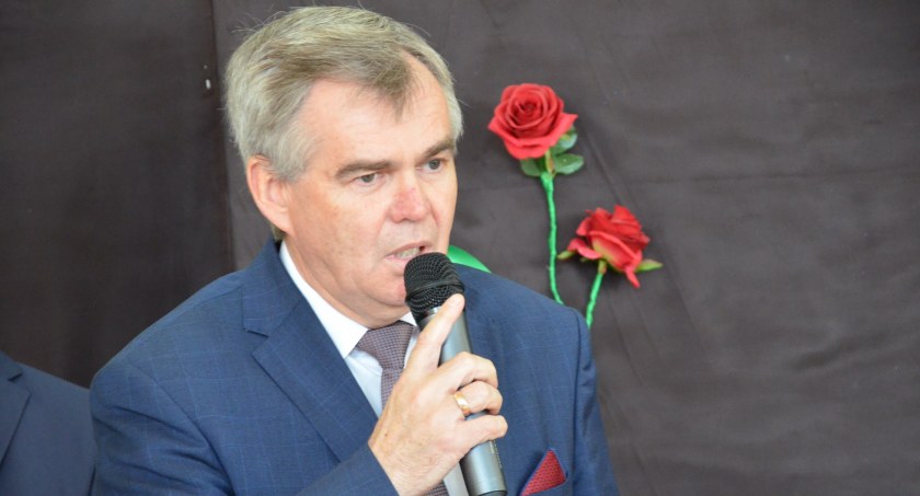 Wysokie zarobki burmistrza Izbicy Kujawskiej Marka Dorabiały. Oświadczenia majątkowe 2022-2023