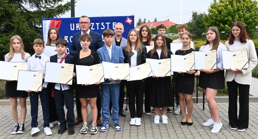Rok szkolny 2023/24 rozpoczęty w Brześciu Kujawskim. Stypendia ufundowane przez LPP wręczone