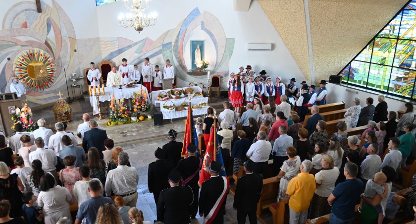 Dożynki parafialne w Smólniku. Dziękowali za plony [ZDJĘCIA]