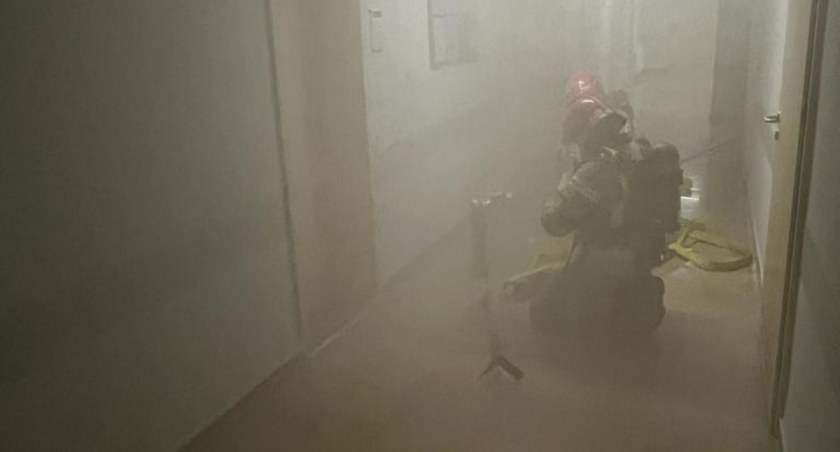 Zadymienie w Urzędzie Skarbowym we Włocławku. 6 zastępów straży na miejscu [ZDJĘCIA]