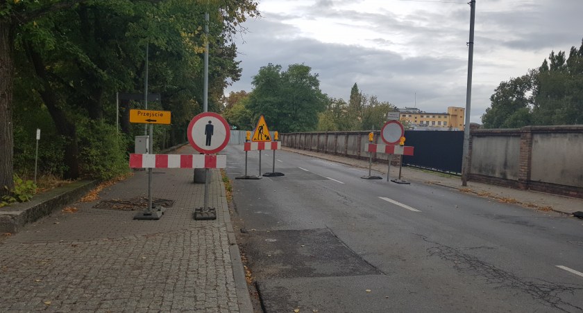 Trwa remont mostu nad Zgłowiączką we Włocławku. Kolejny objazd [ZDJĘCIA]