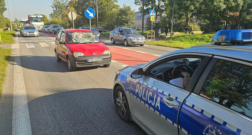 Region: 80 latek potrącony na pasach. 13 latka zdążyła odskoczyć [ZDJĘCIA]