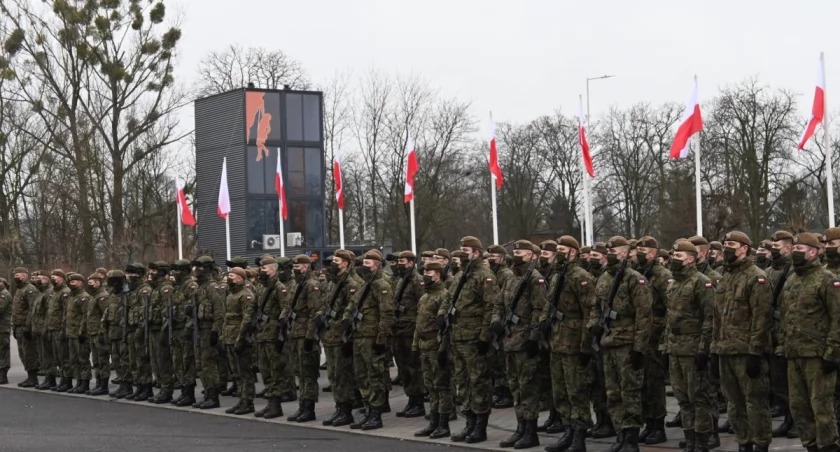 Przysięga żołnierzy 8 Kujawsko-Pomorskiej Brygady Obrony Terytorialnej wkrótce we Włocławku