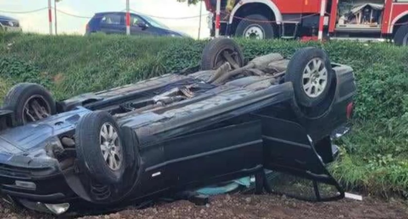 BMW dachowało w Kowalu. Na miejscu straż i policja