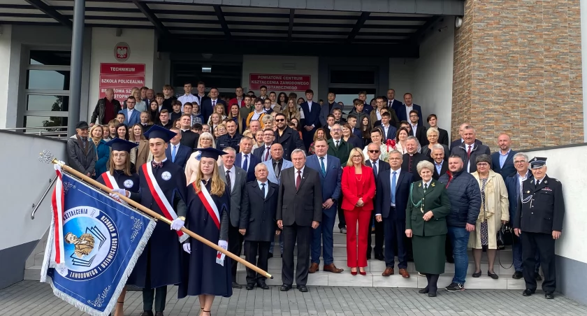 PCKZiU w Chodczu z nowym imieniem i sztandarem. Świętowano też Dzień Edukacji Narodowej [ZDJĘCIA]