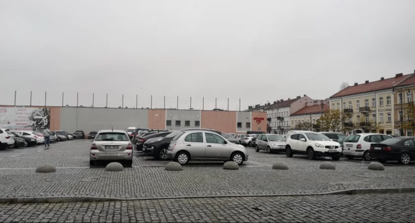 Parking przy Zielonym Rynku we Włocławku zostanie zamknięty. Na jak długo?